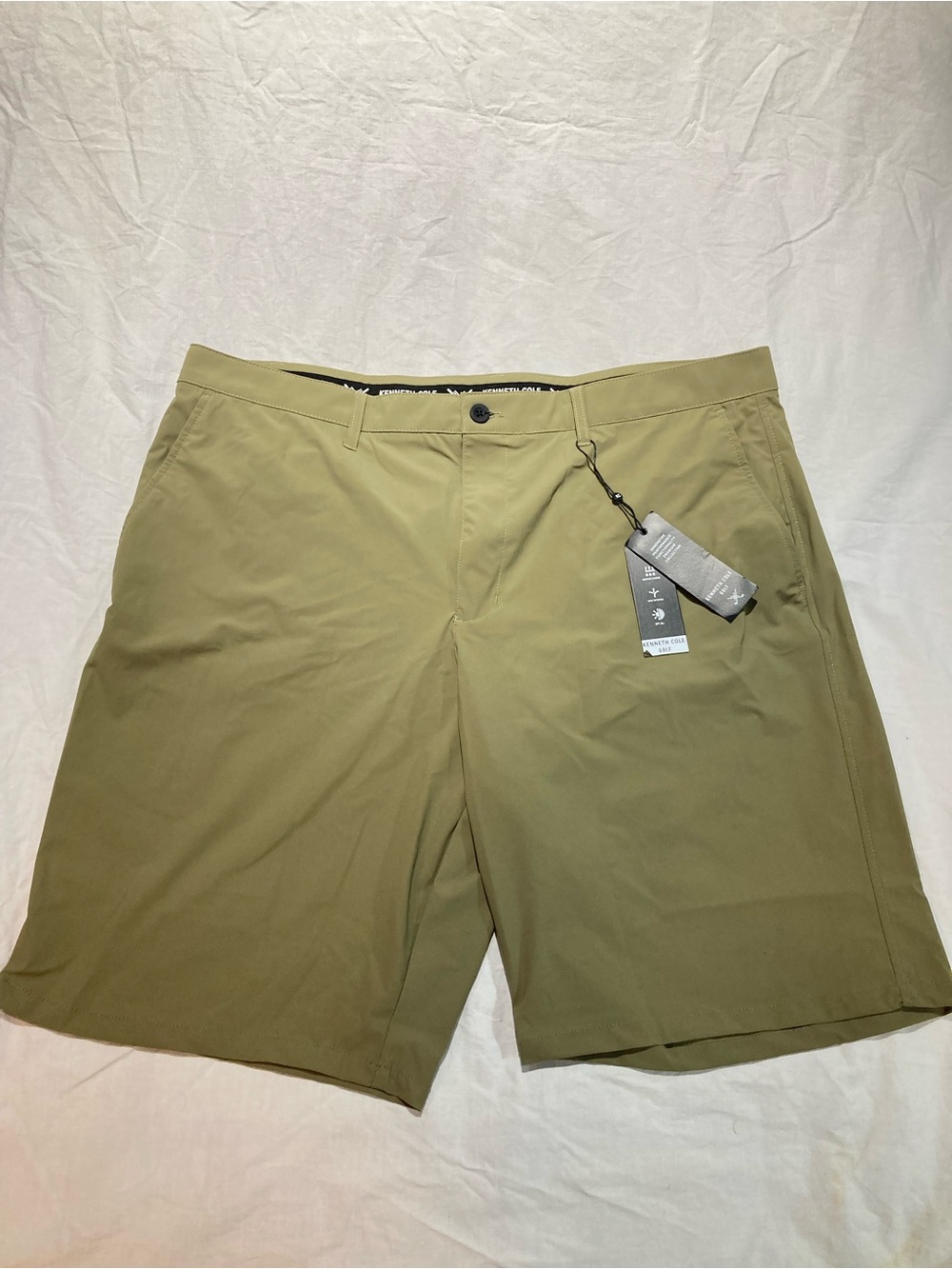 Kenneth Cole Golf Shorts, Men’s size 44, NWT!